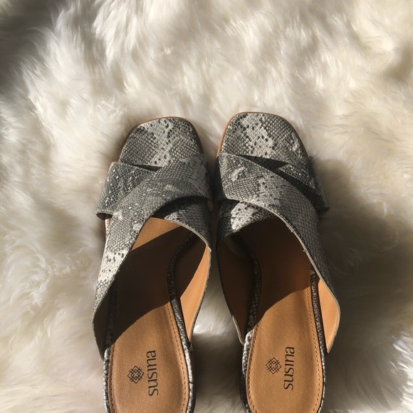 AMAZING DEAL ⭐️NWOT- Susina snakeskin sandals $15 - Picture 4 of 7